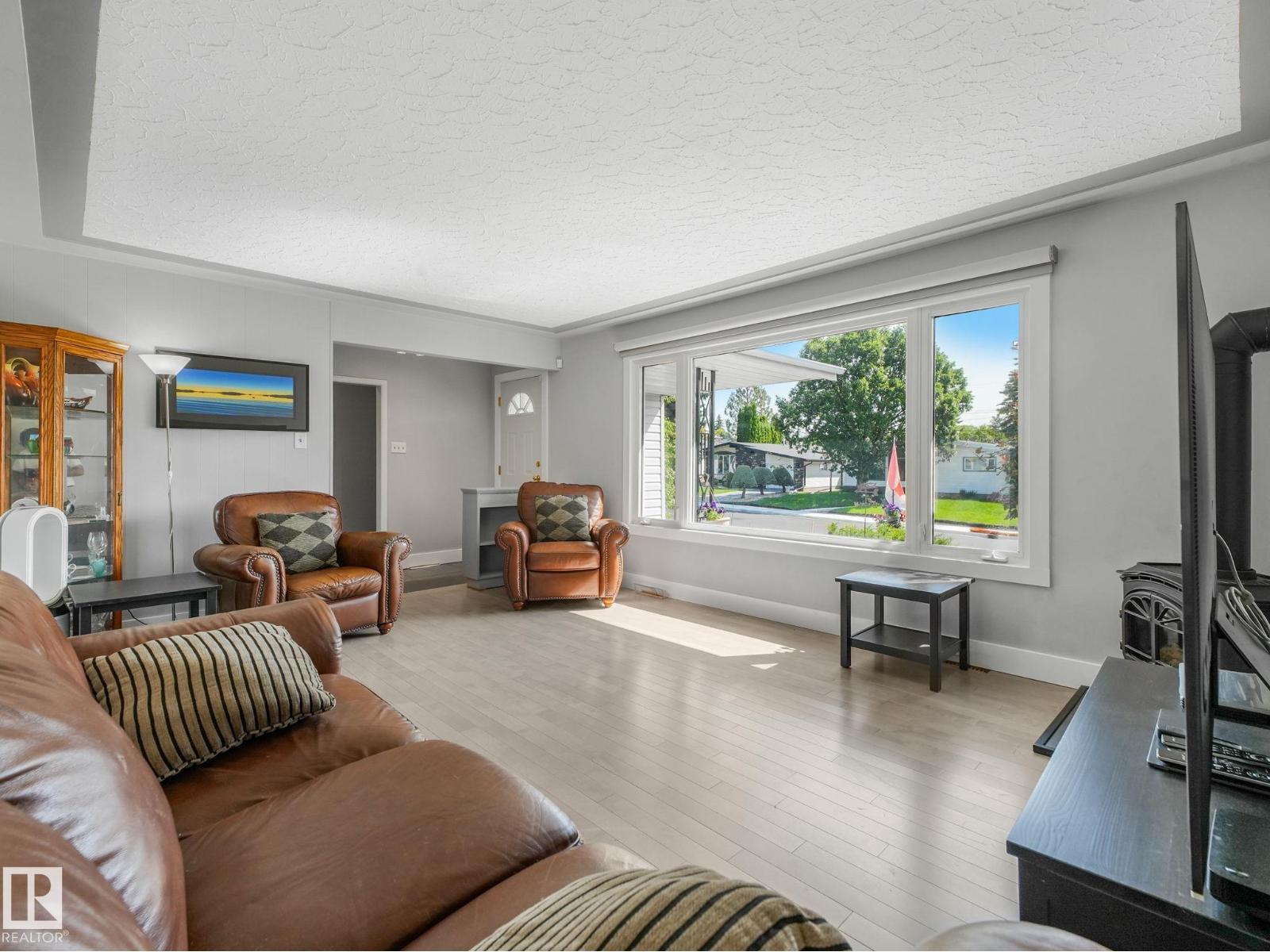9528 54 ST NW - 34