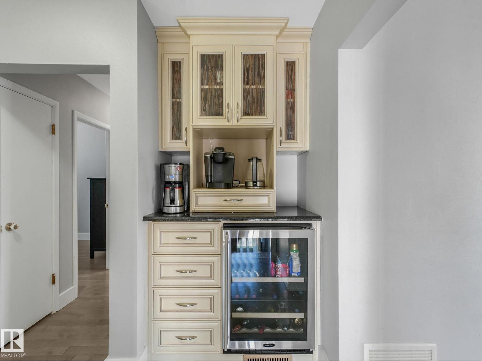 9528 54 ST NW - 46