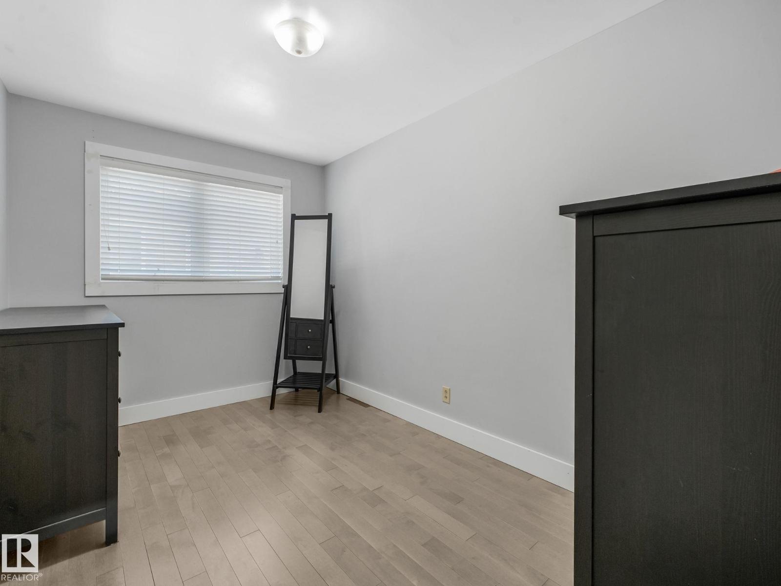 9528 54 ST NW - 49