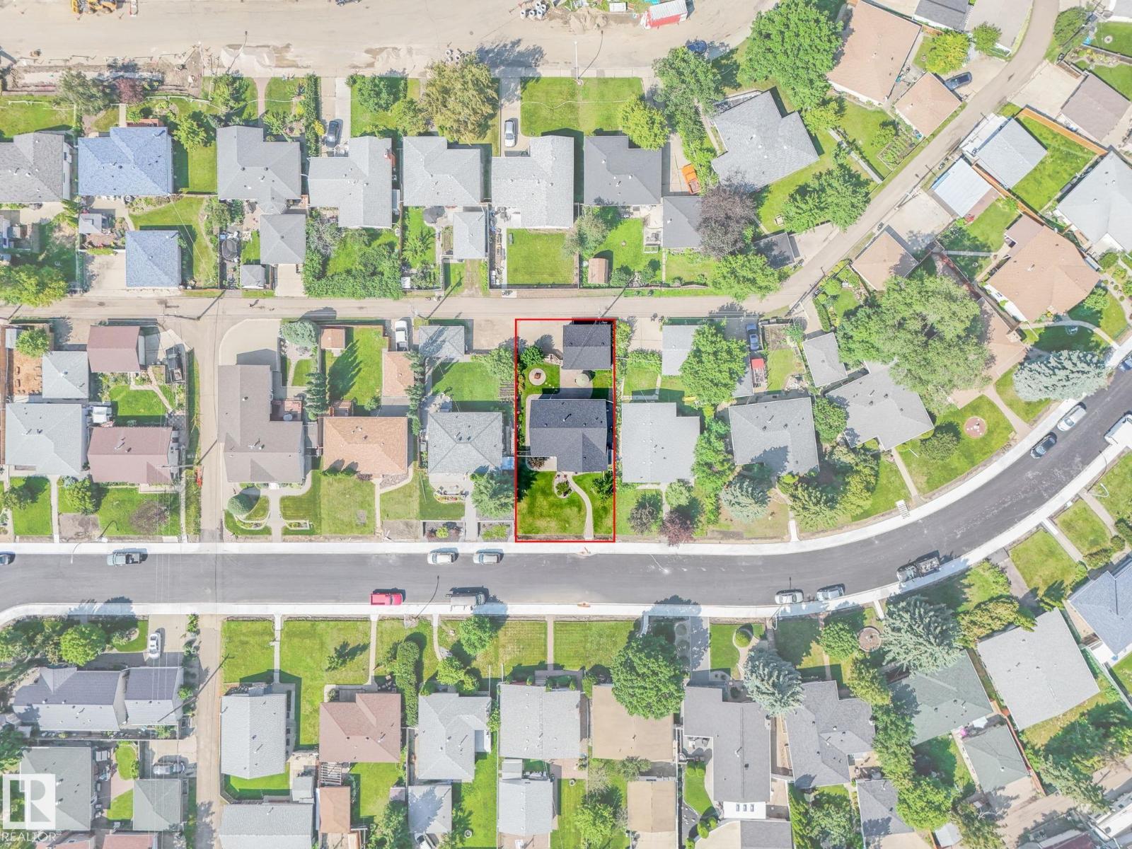 9528 54 ST NW - 22