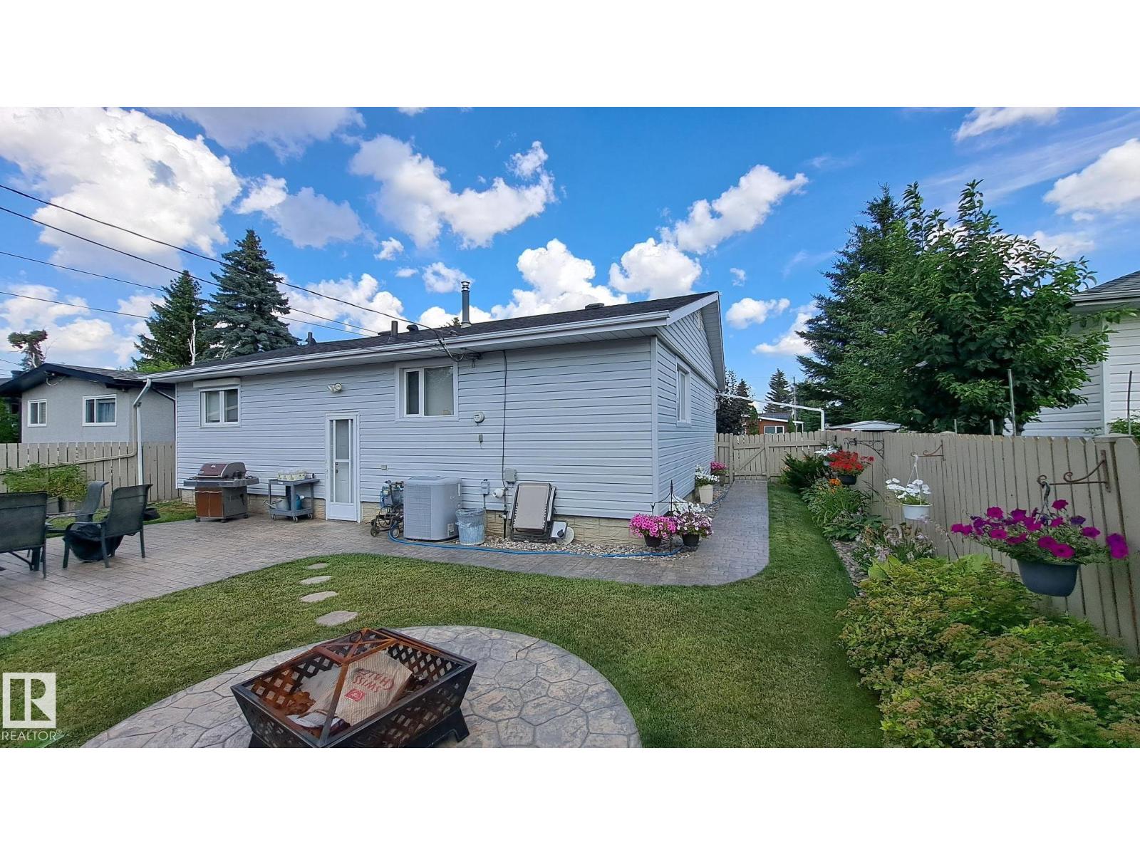 9528 54 ST NW - 10