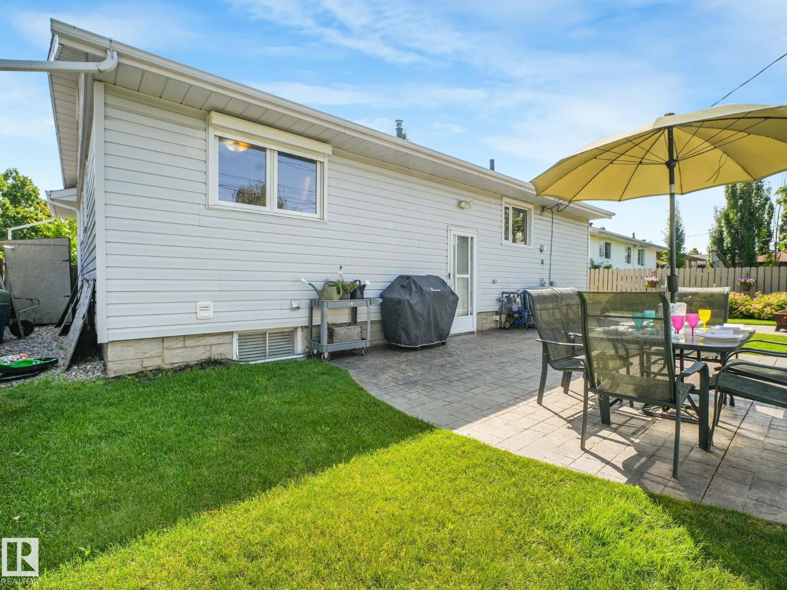 9528 54 ST NW - 12