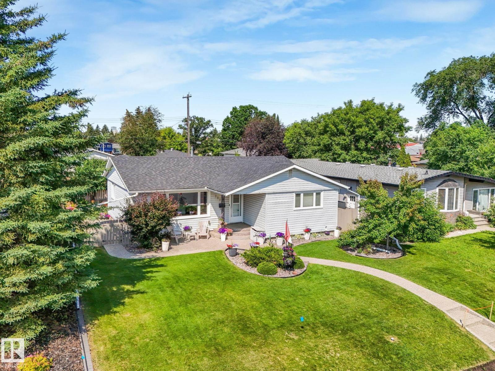 9528 54 ST NW - 18