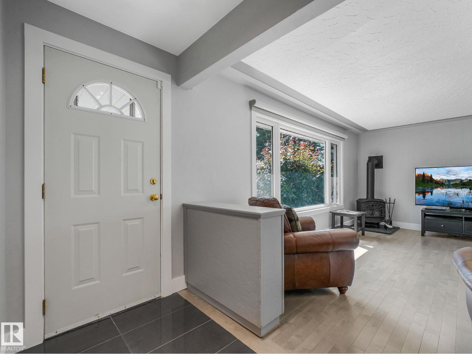 9528 54 ST NW - 32