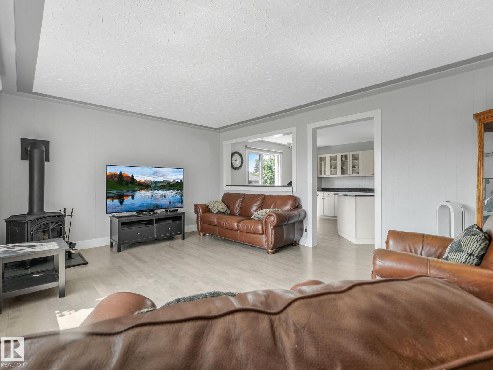 9528 54 ST NW - 33