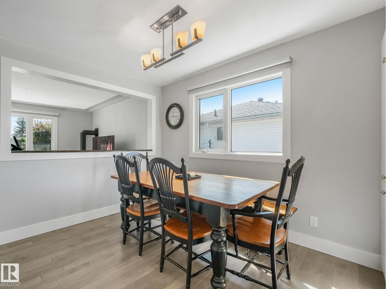 9528 54 ST NW - 38