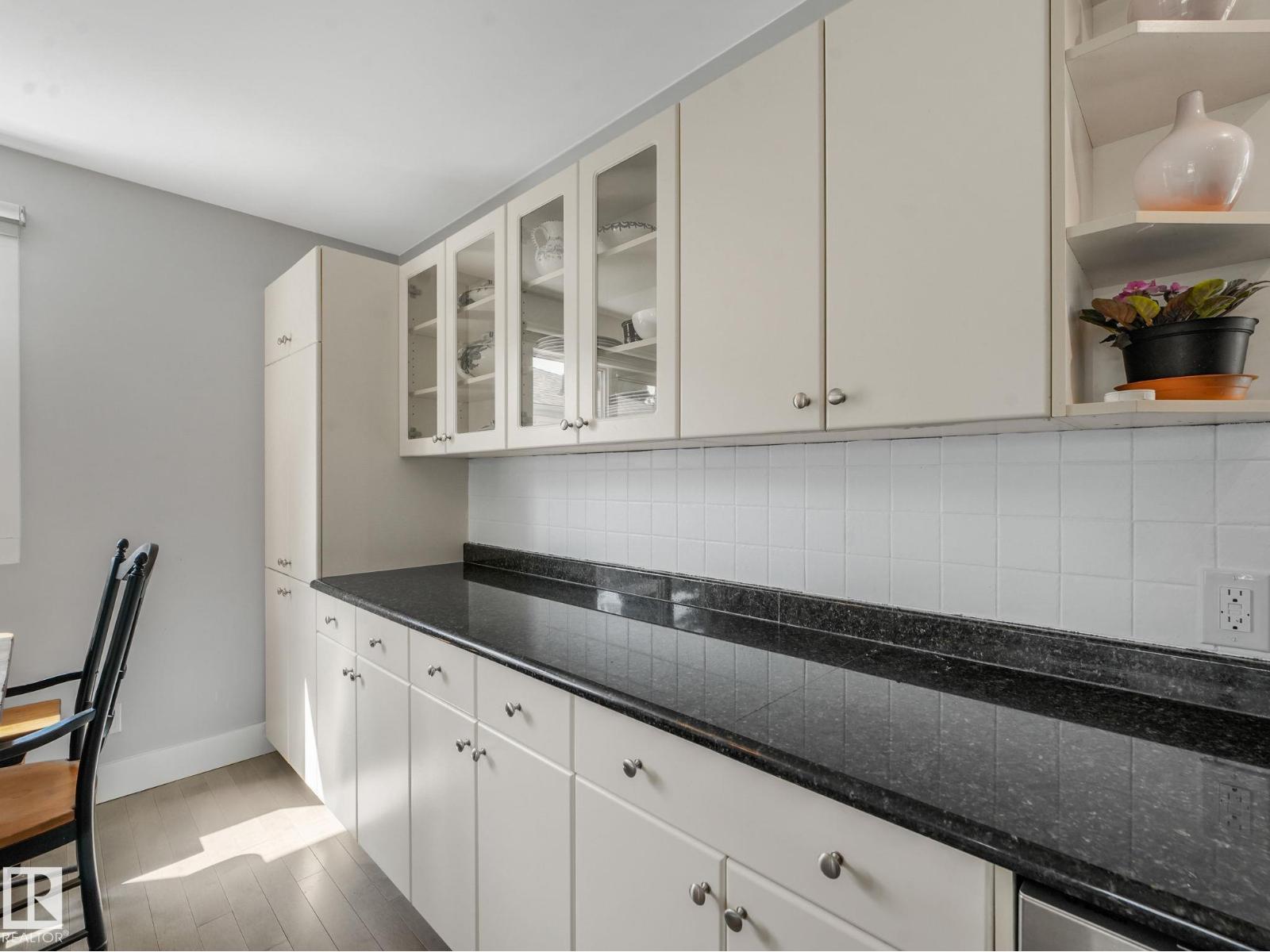 9528 54 ST NW - 44