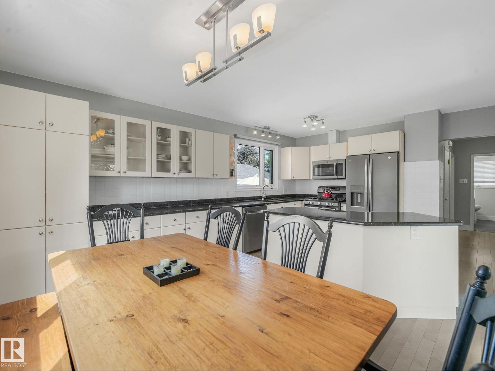 9528 54 ST NW - 45