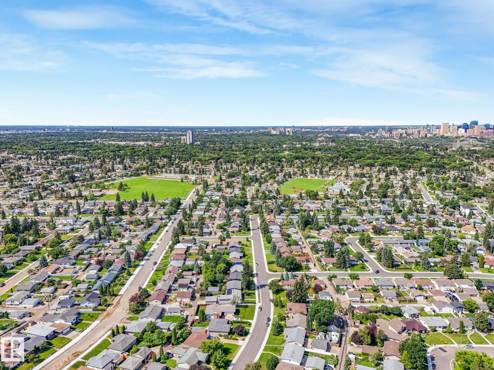 9528 54 ST NW - 26