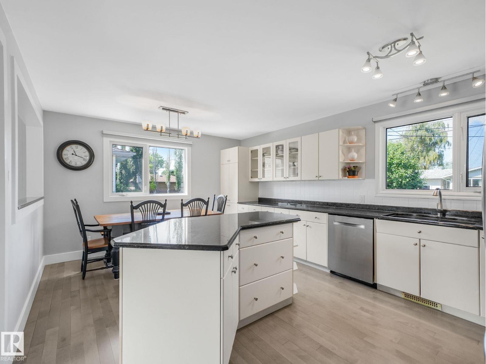 9528 54 ST NW - 41