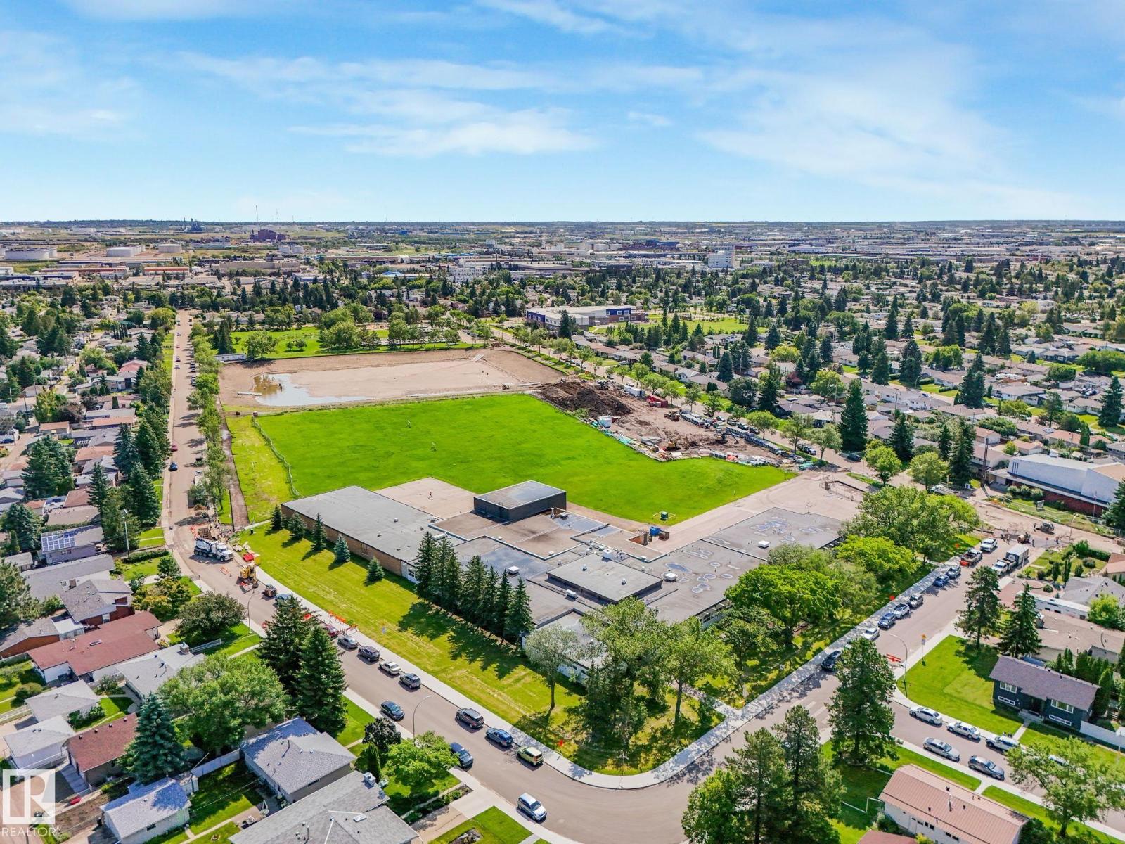 9528 54 ST NW - 23