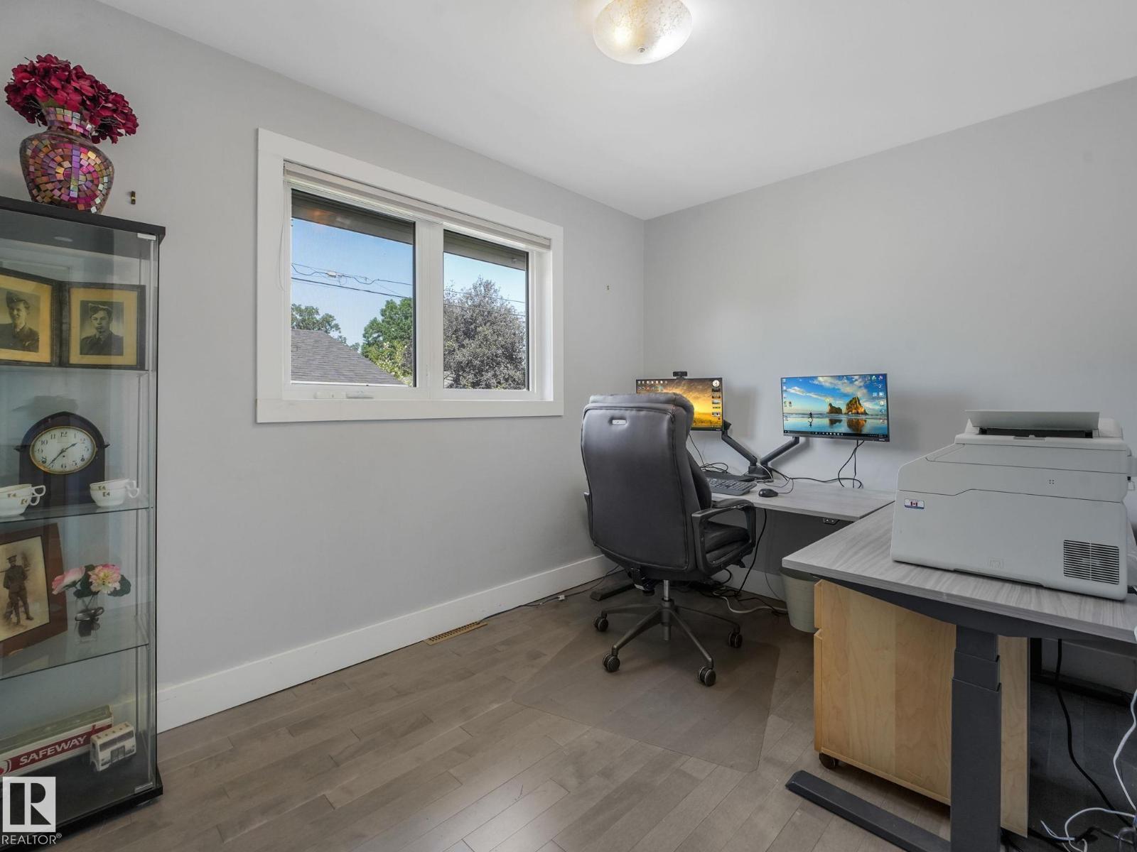 9528 54 ST NW - 51