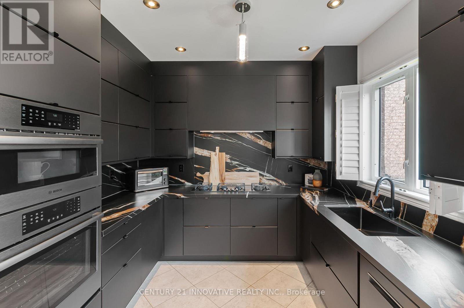 92 RIVERWALK DRIVE - 23