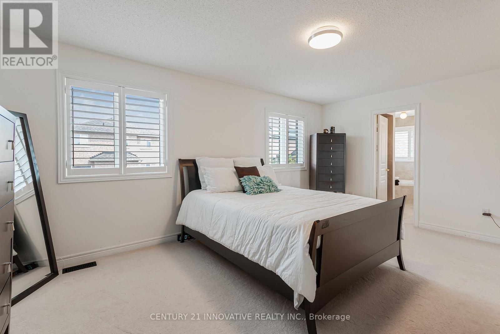 92 RIVERWALK DRIVE - 33