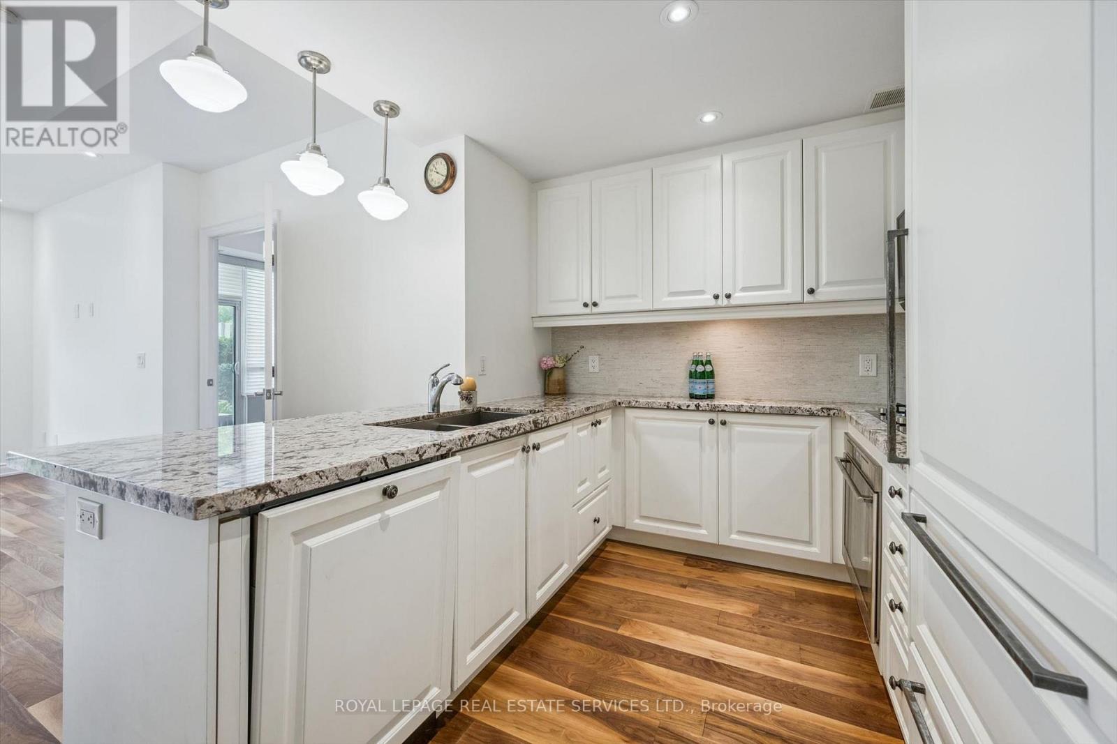 #122C 3500 LAKESHORE ROAD W - 12