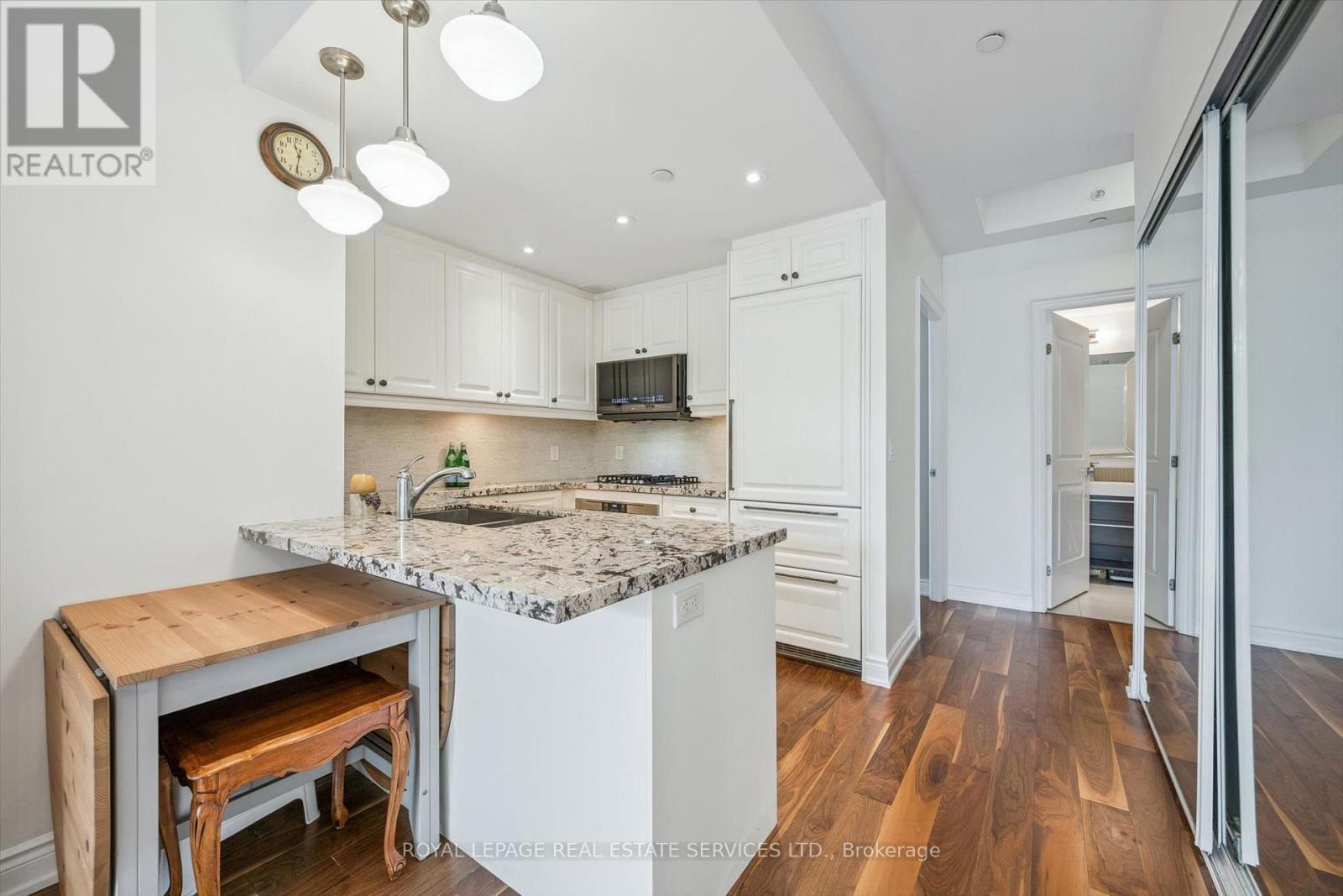 #122C 3500 LAKESHORE ROAD W - 15