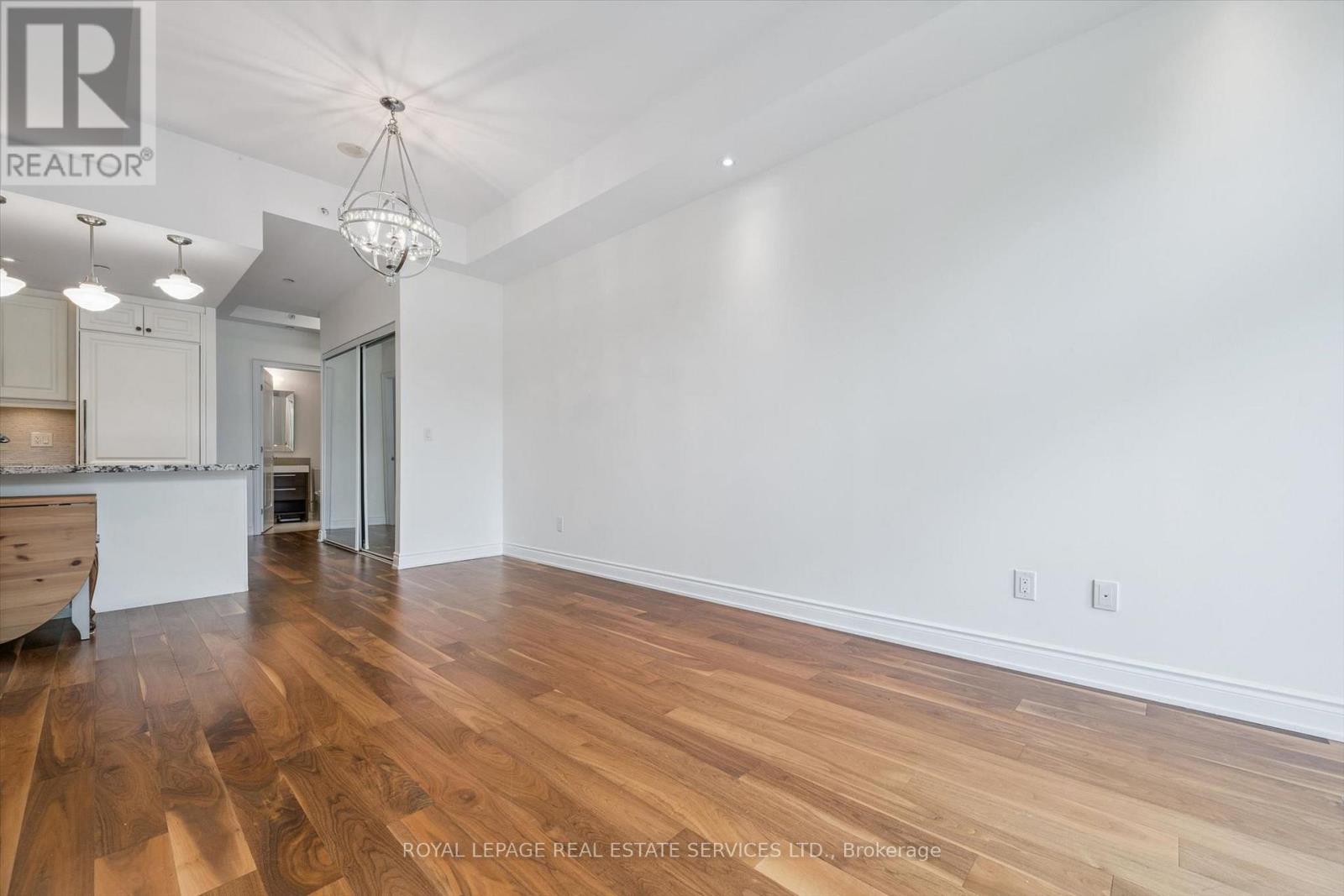 #122C 3500 LAKESHORE ROAD W - 18