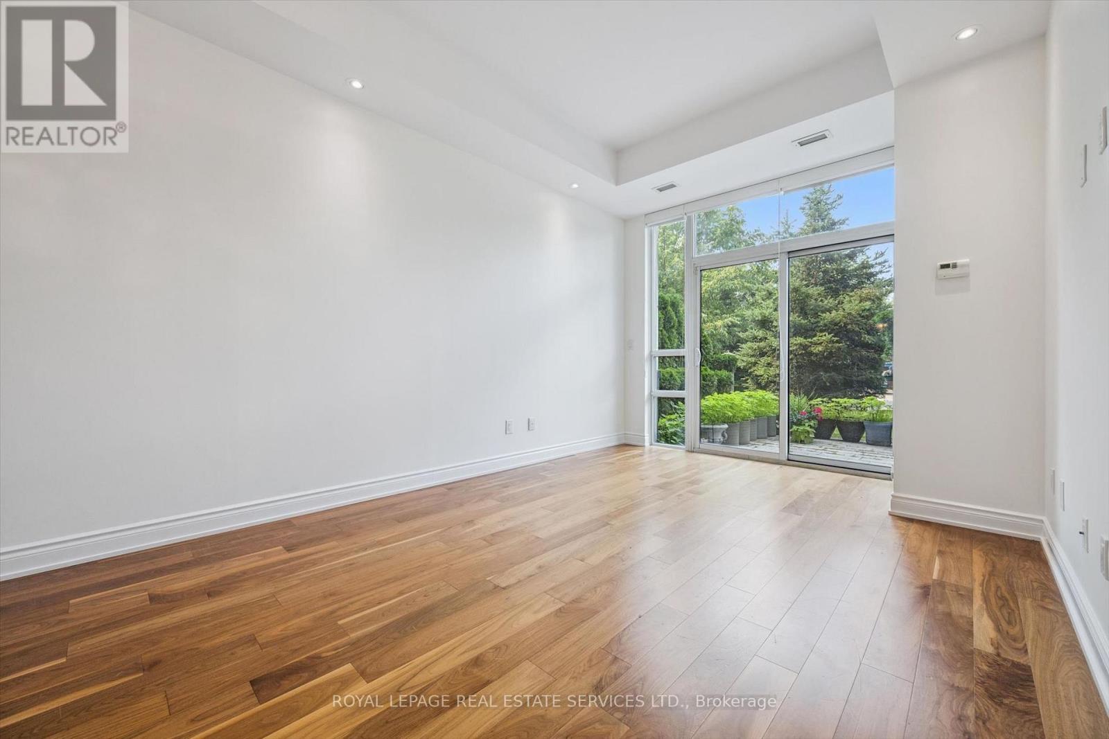 #122C 3500 LAKESHORE ROAD W - 19