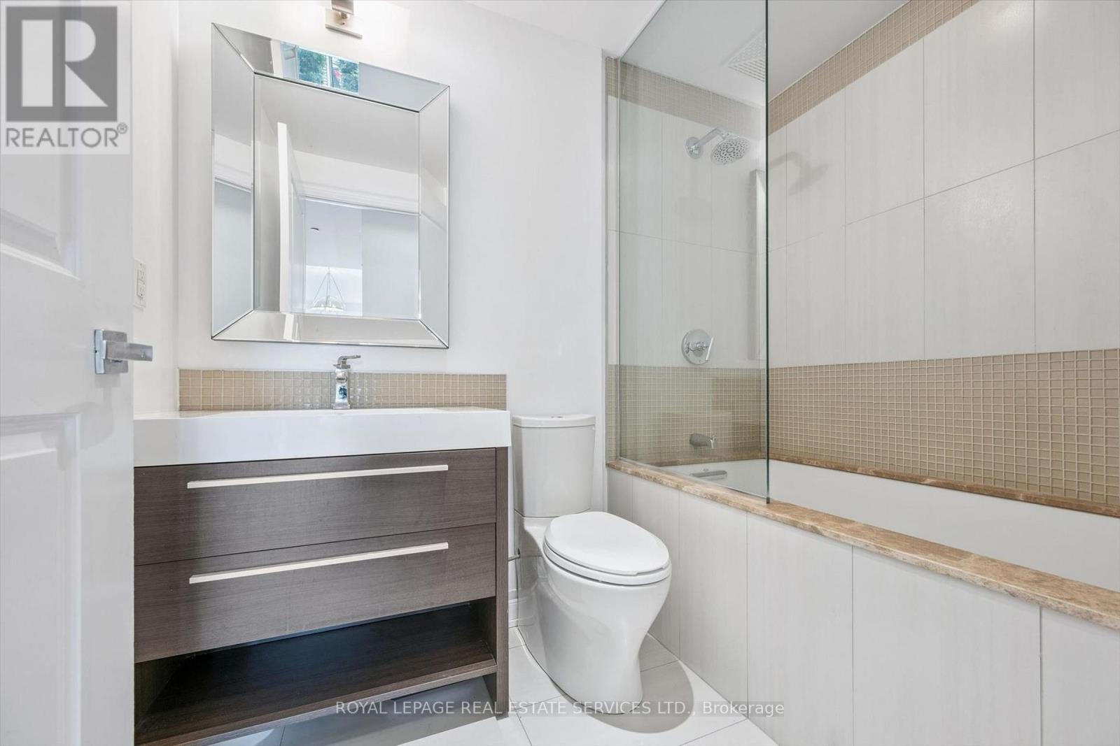 #122C 3500 LAKESHORE ROAD W - 20