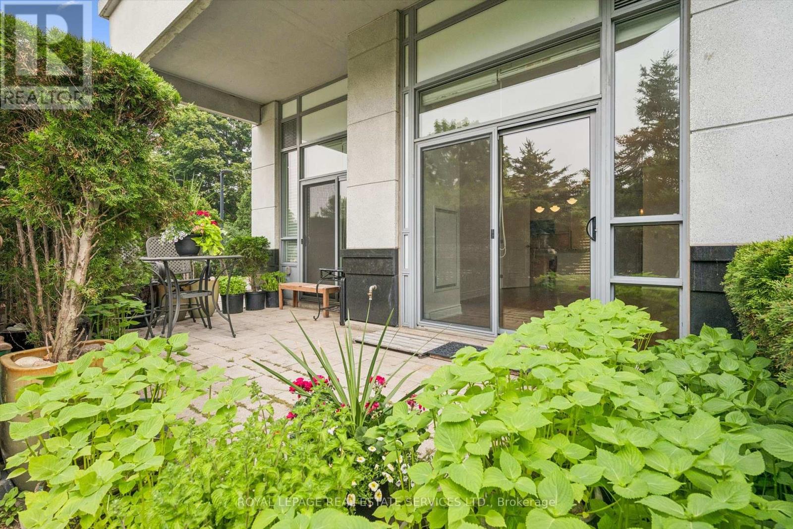 #122C 3500 LAKESHORE ROAD W - 32