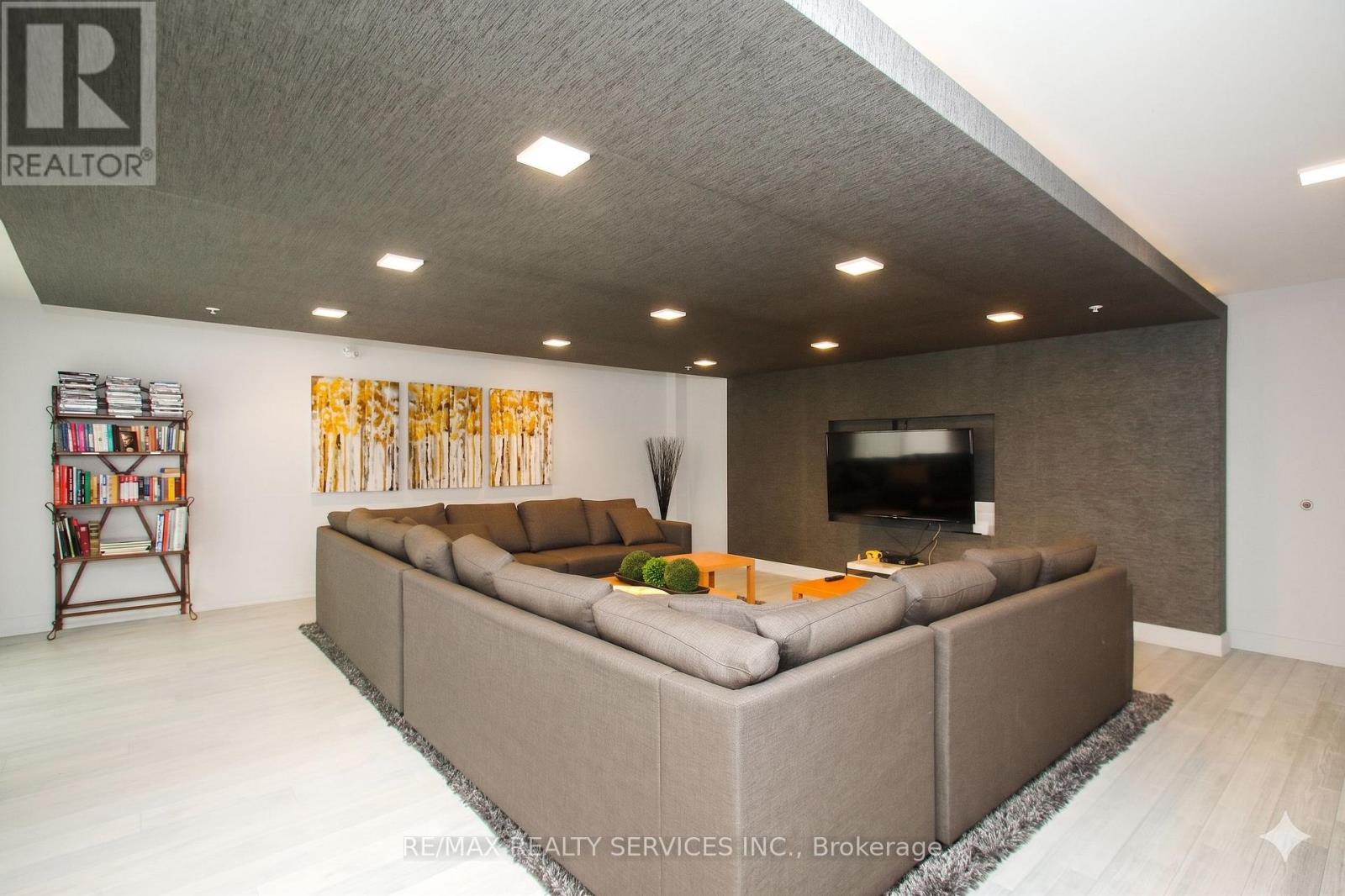 #133 3170 ERIN MILLS PARKWAY - 17