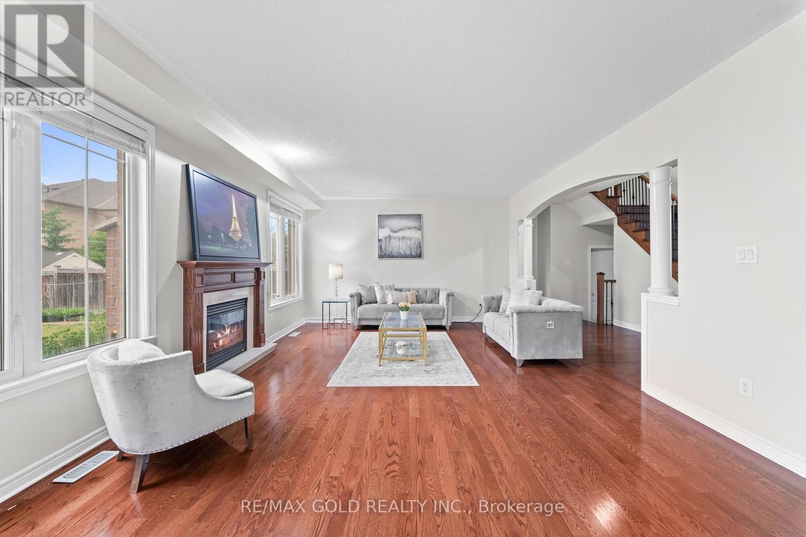 43 MIDSUMMER DRIVE - 12