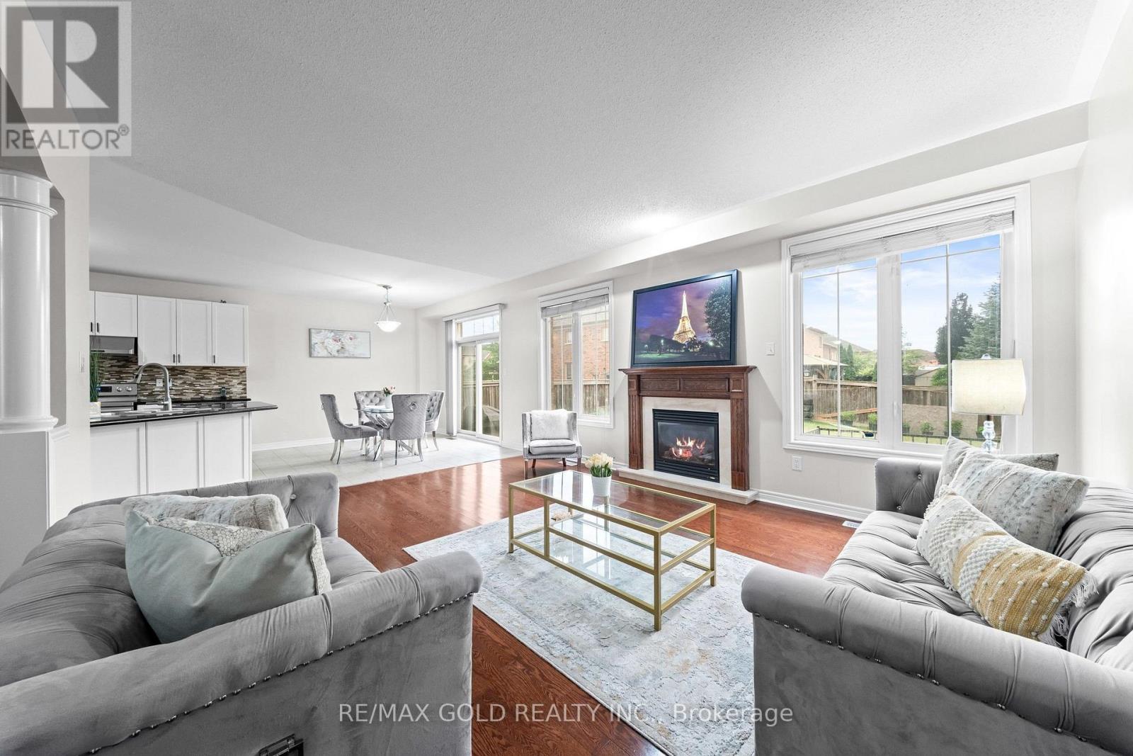43 MIDSUMMER DRIVE - 13