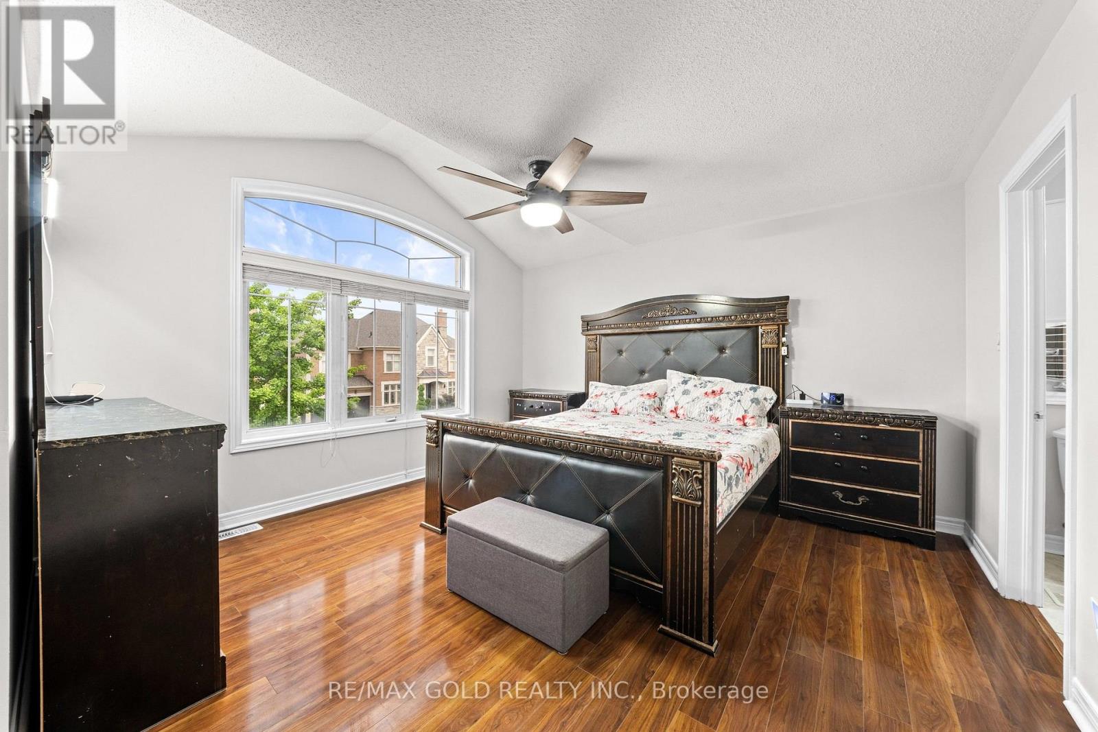 43 MIDSUMMER DRIVE - 25