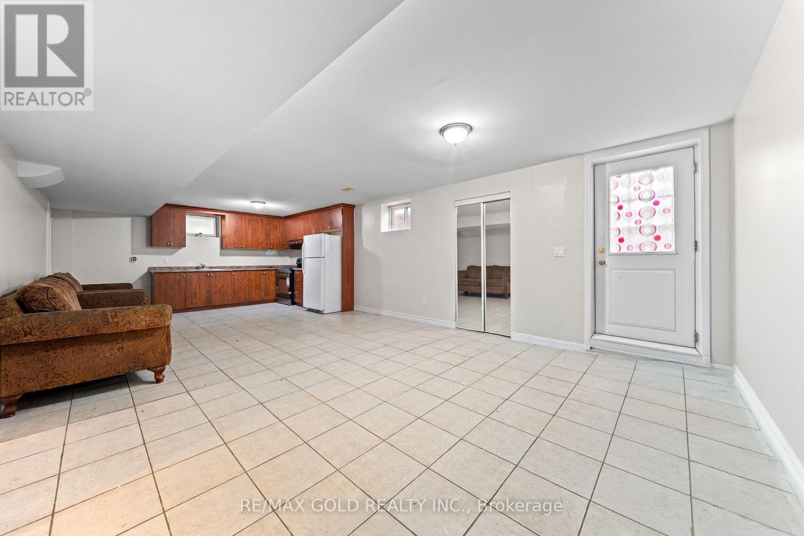 43 MIDSUMMER DRIVE - 28