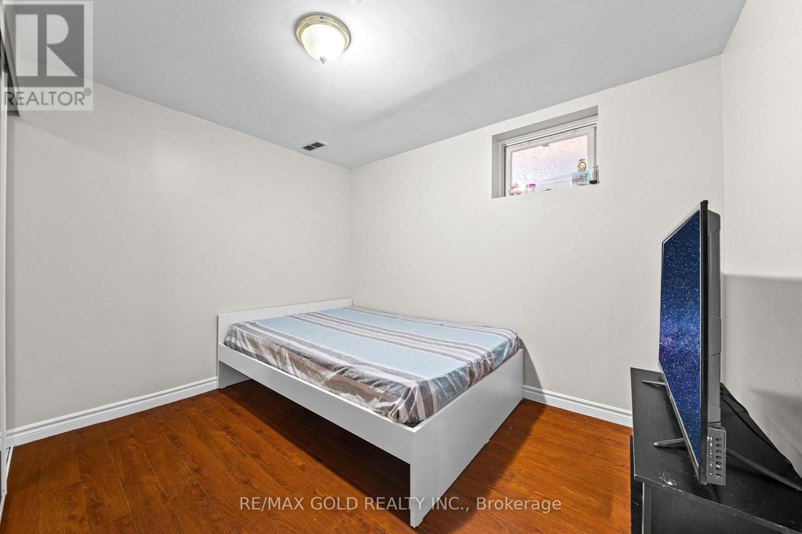 43 MIDSUMMER DRIVE - 30