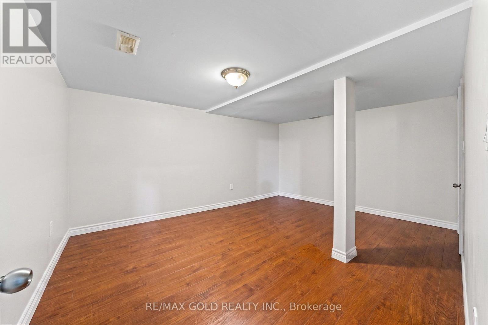 43 MIDSUMMER DRIVE - 31