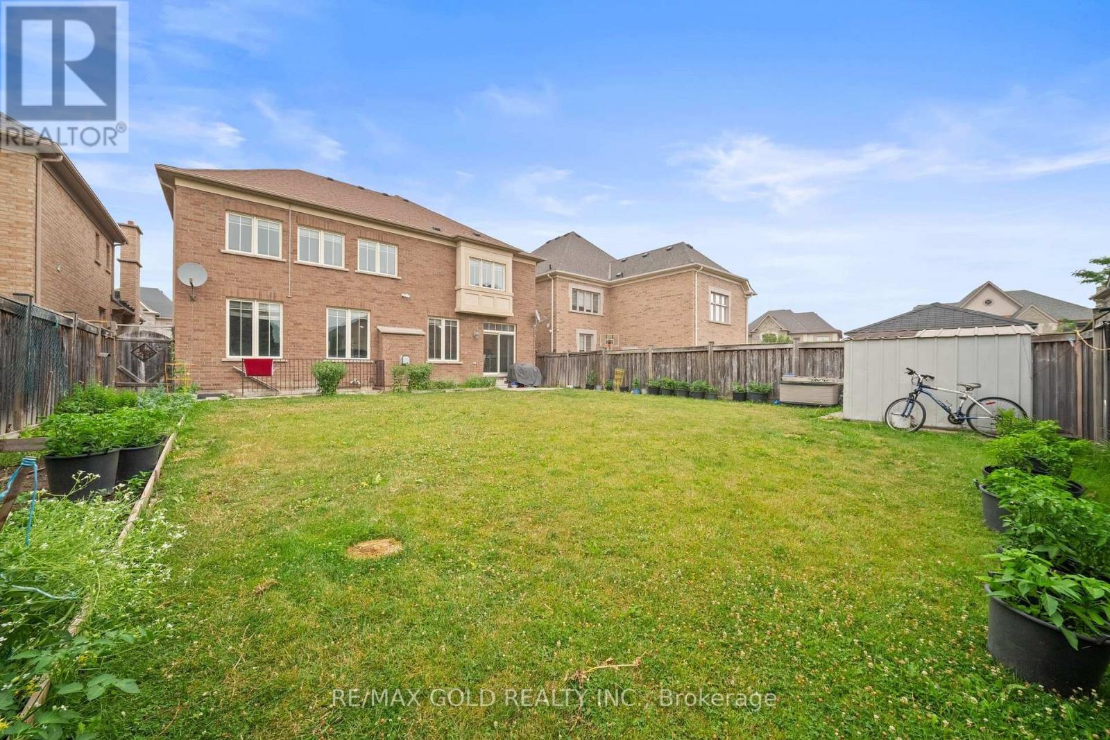 43 MIDSUMMER DRIVE - 34
