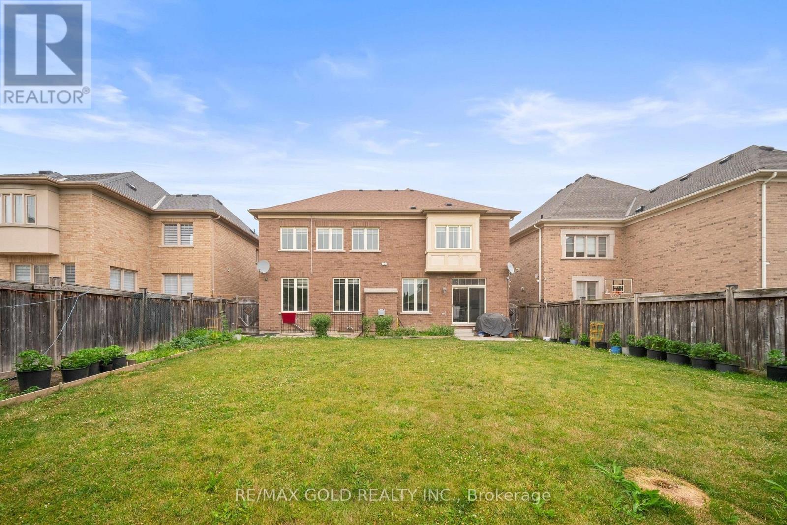 43 MIDSUMMER DRIVE - 35