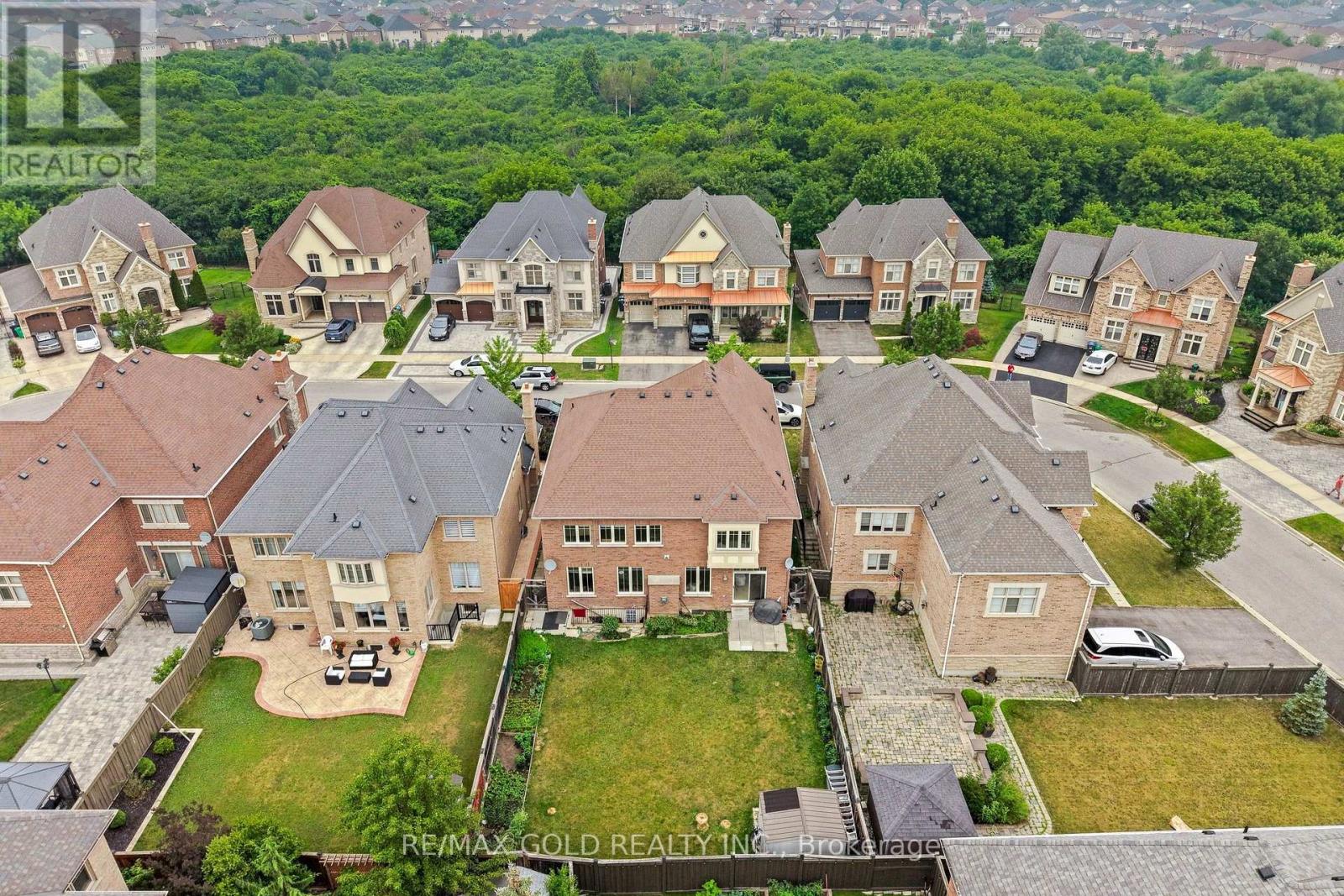 43 MIDSUMMER DRIVE - 36