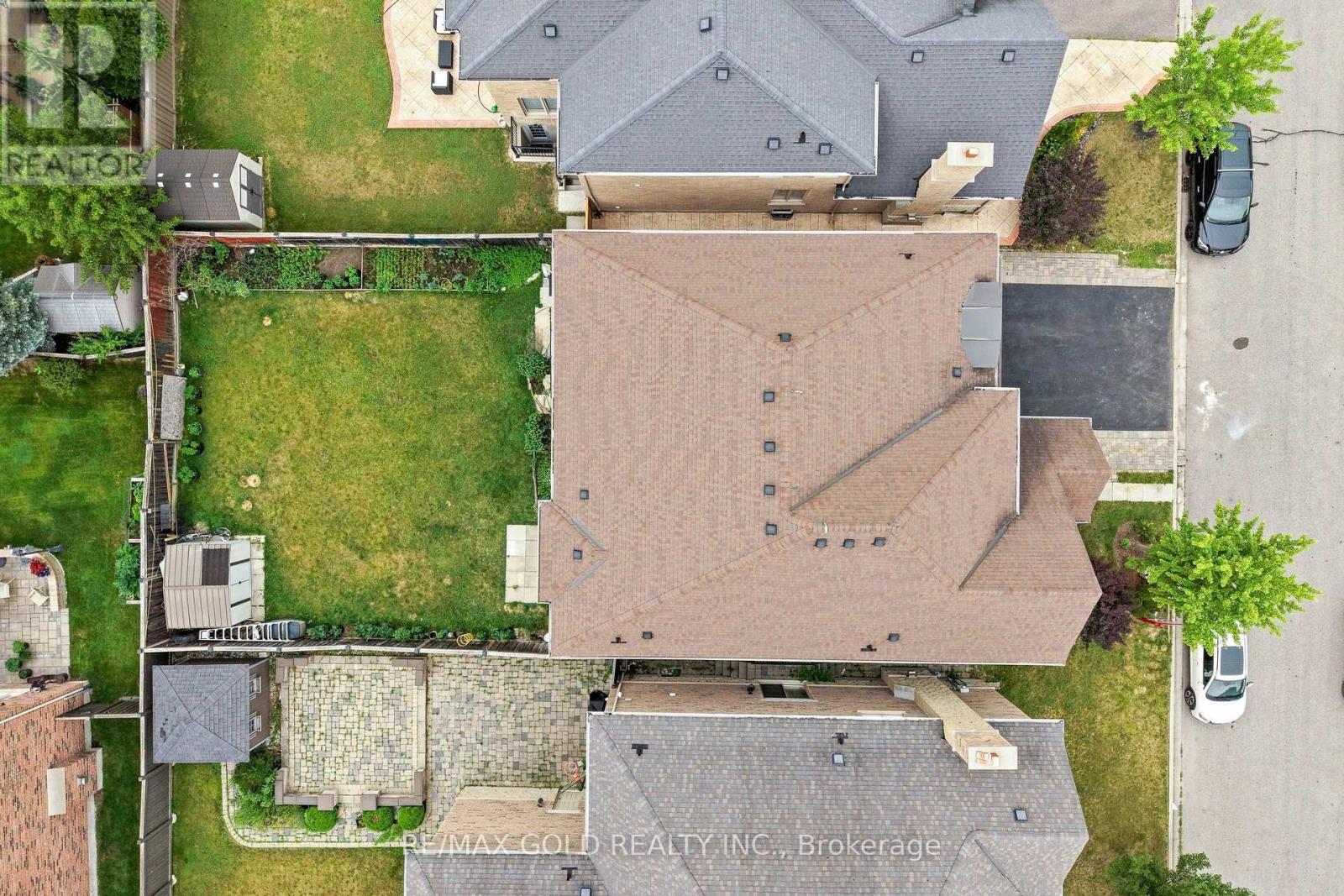 43 MIDSUMMER DRIVE - 37
