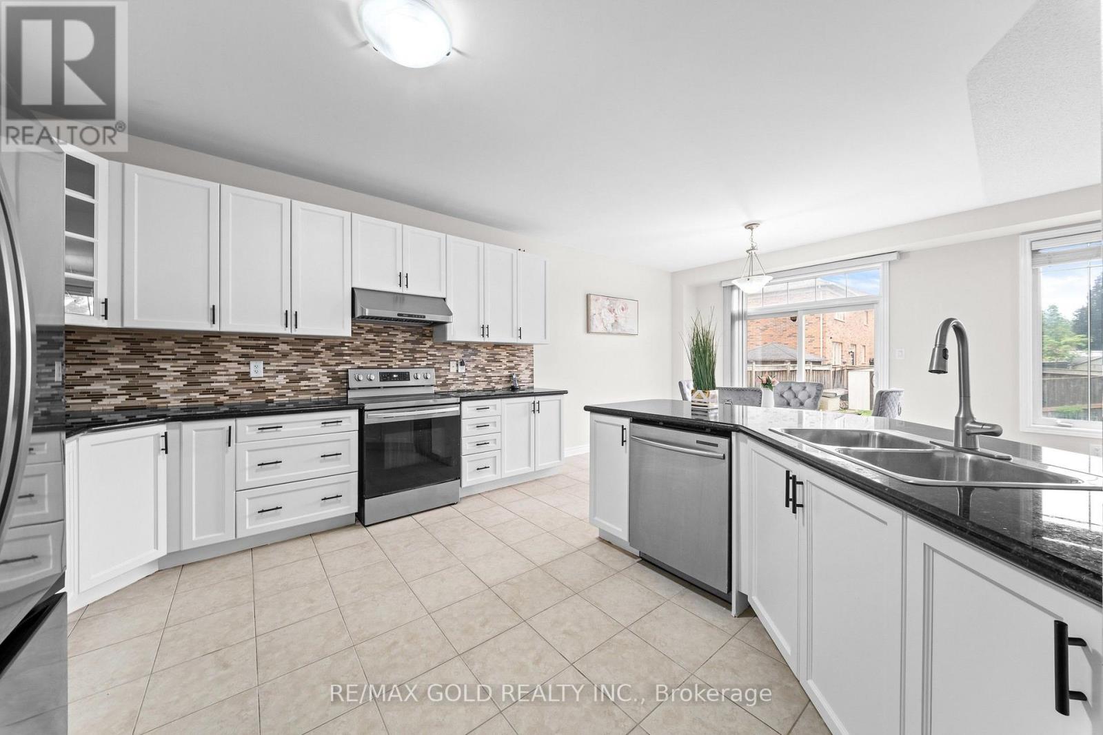 43 MIDSUMMER DRIVE - 7