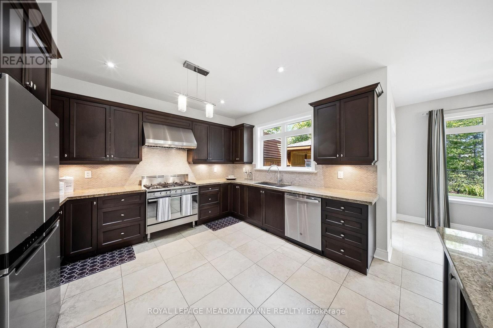 298 EATON STREET - 16