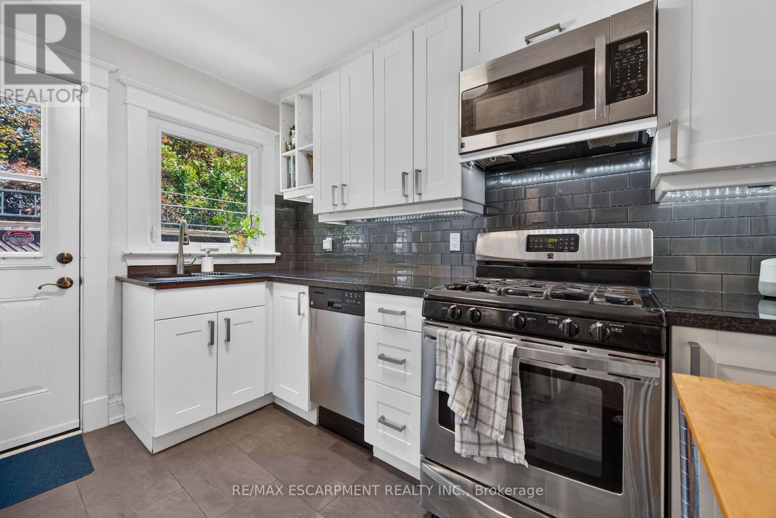 163 HESS STREET S - 17
