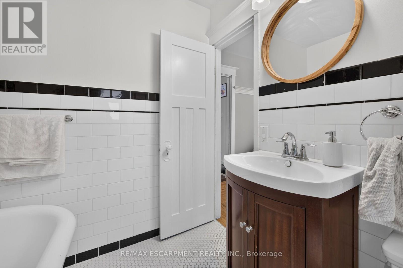 163 HESS STREET S - 26