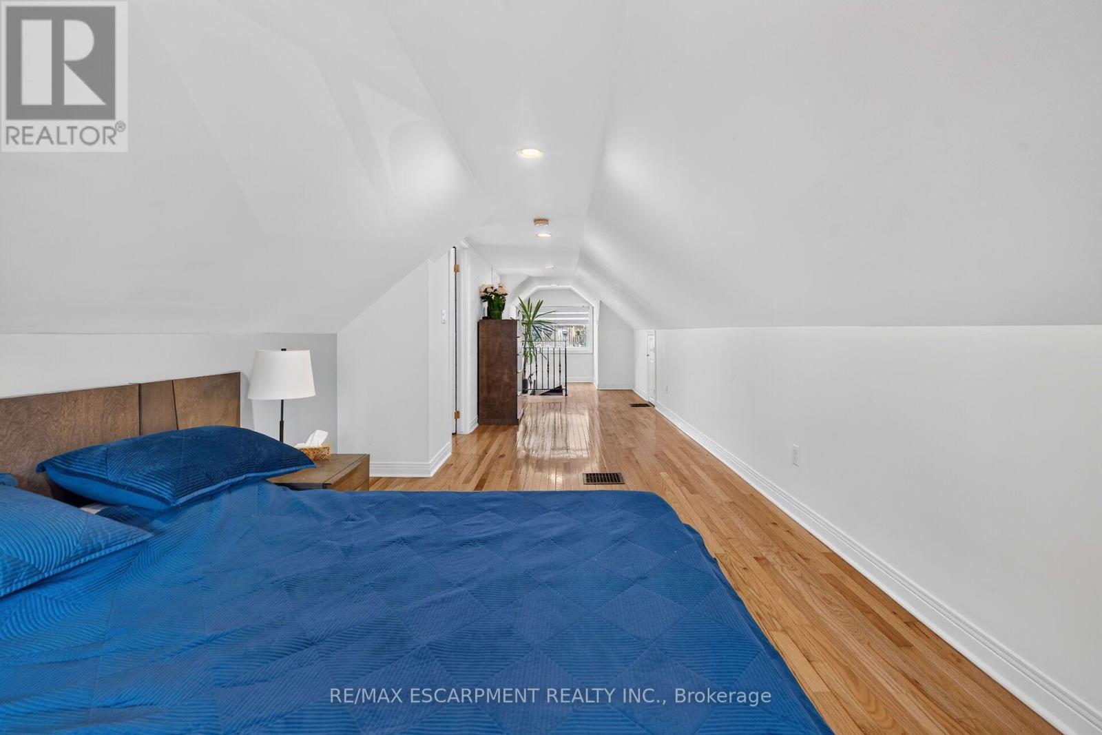 163 HESS STREET S - 32