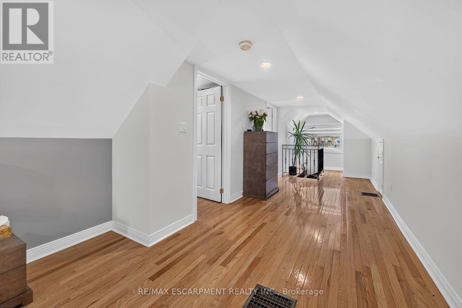 163 HESS STREET S - 33