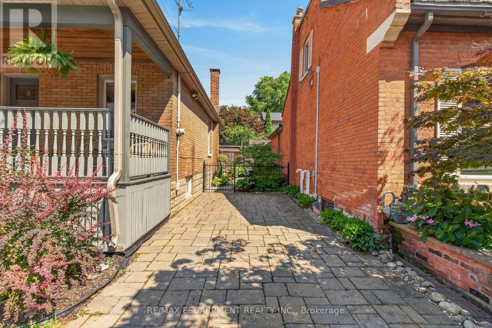 163 HESS STREET S - 42