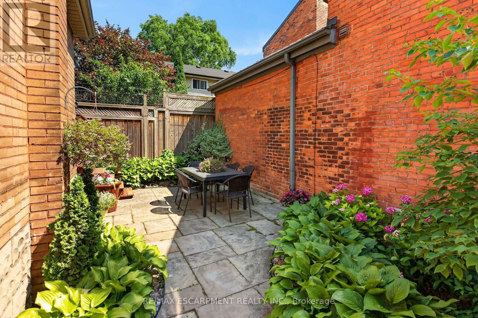 163 HESS STREET S - 43