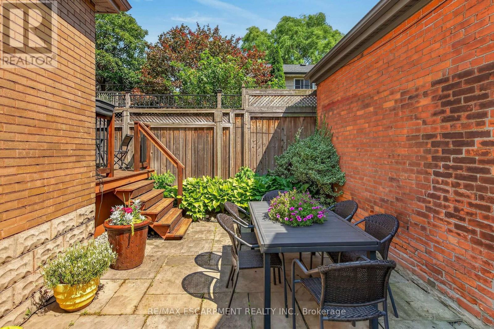 163 HESS STREET S - 44