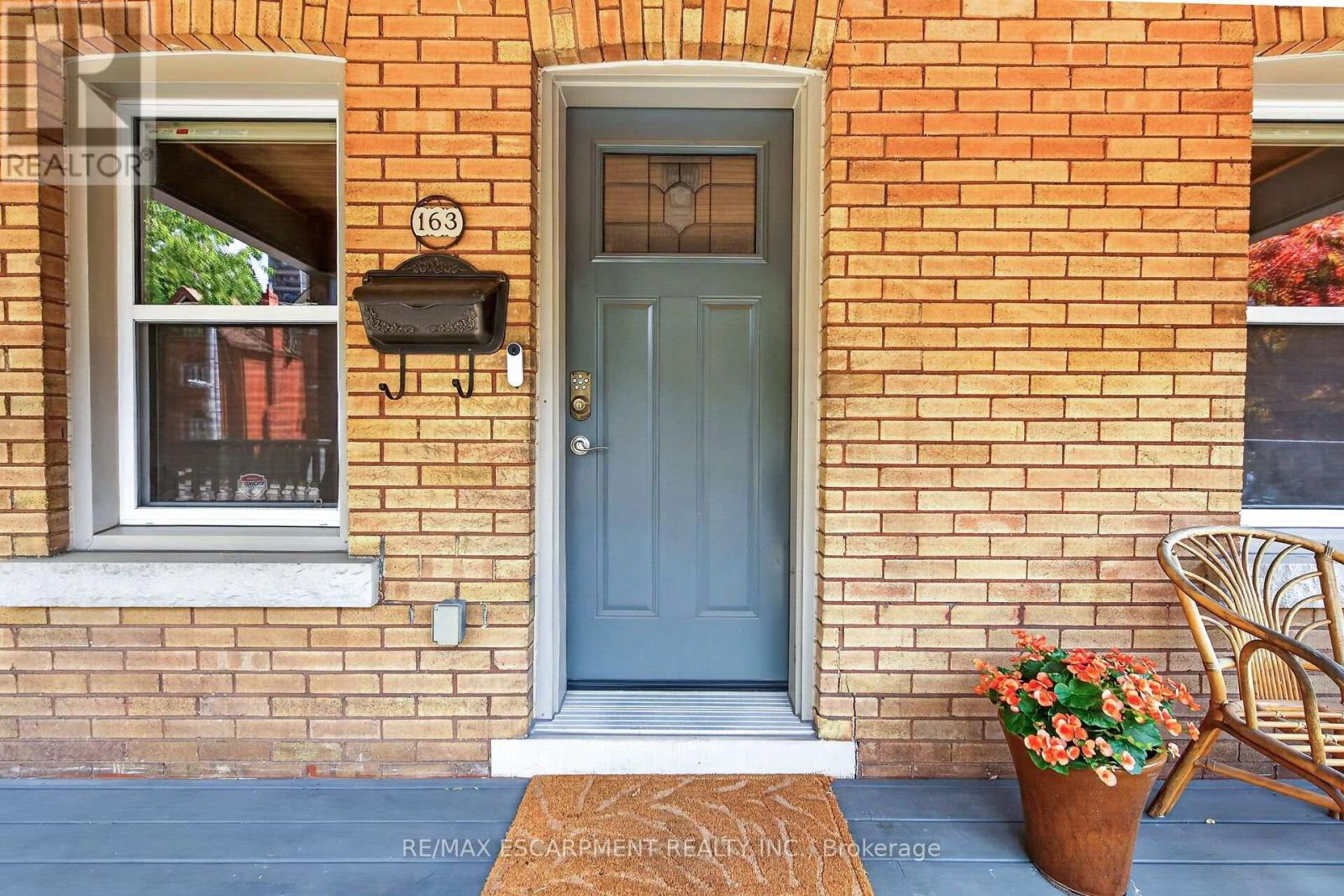 163 HESS STREET S - 7