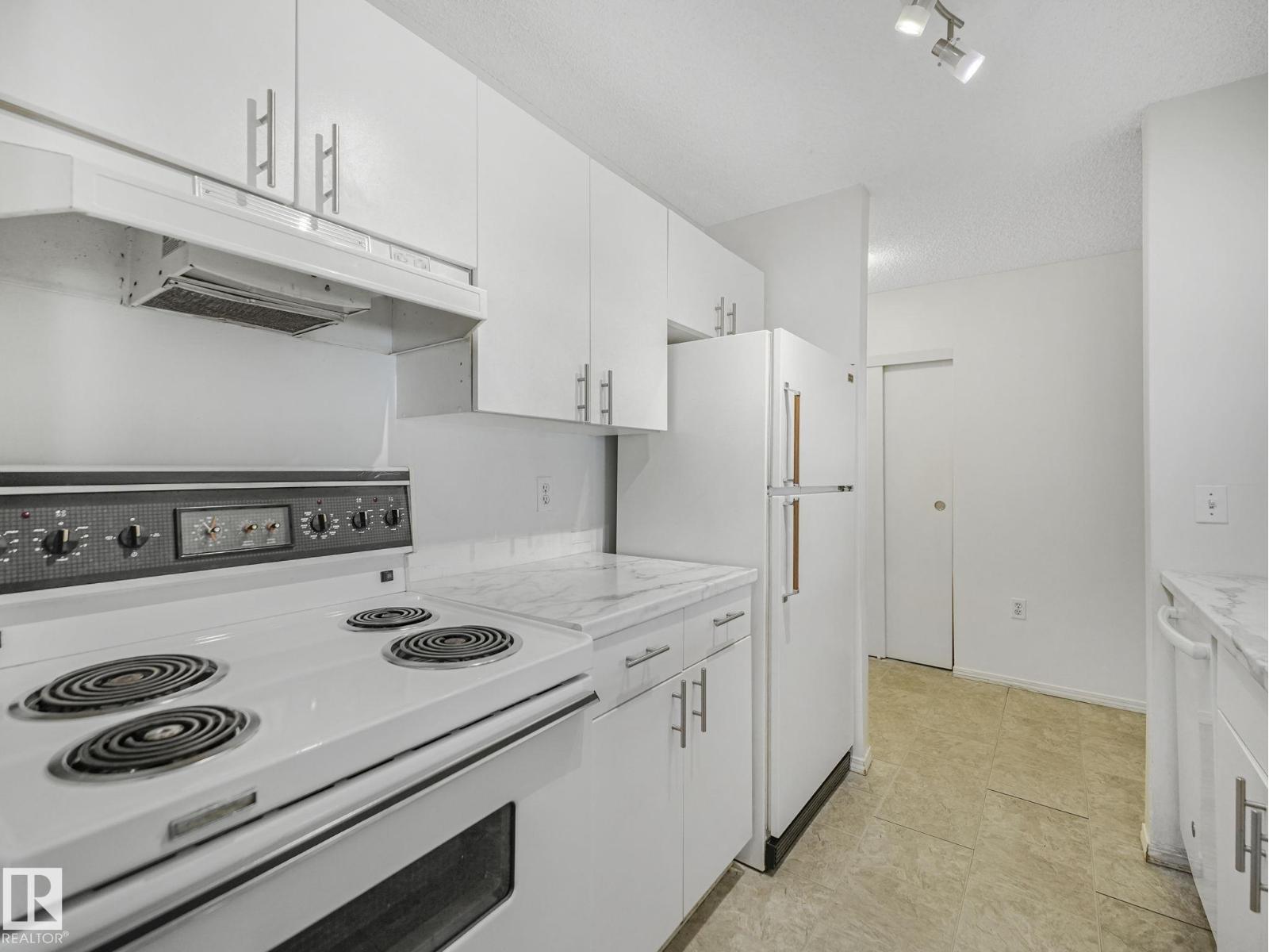 #143 10636 120 ST NW - 22