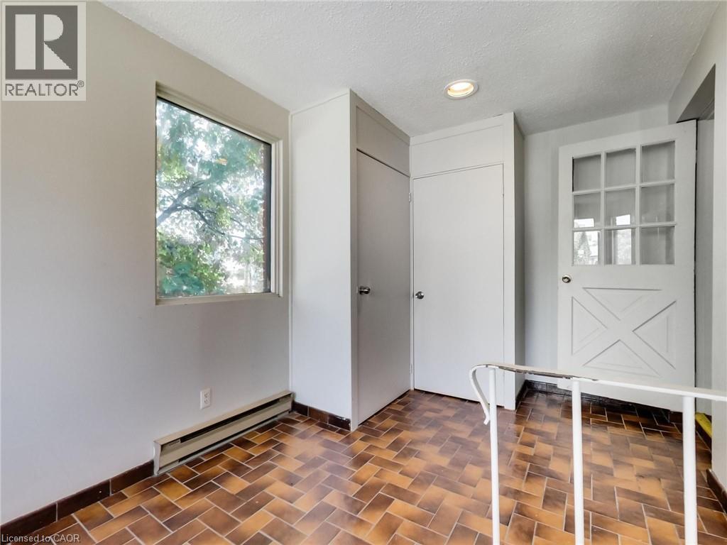 51 AUGUSTA Street - 21