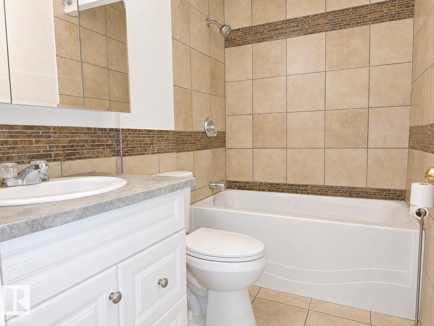 8712 162 ST NW - 9