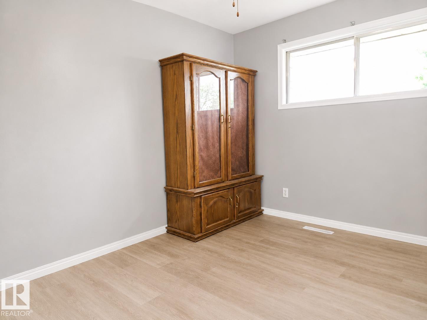 8712 162 ST NW - 8