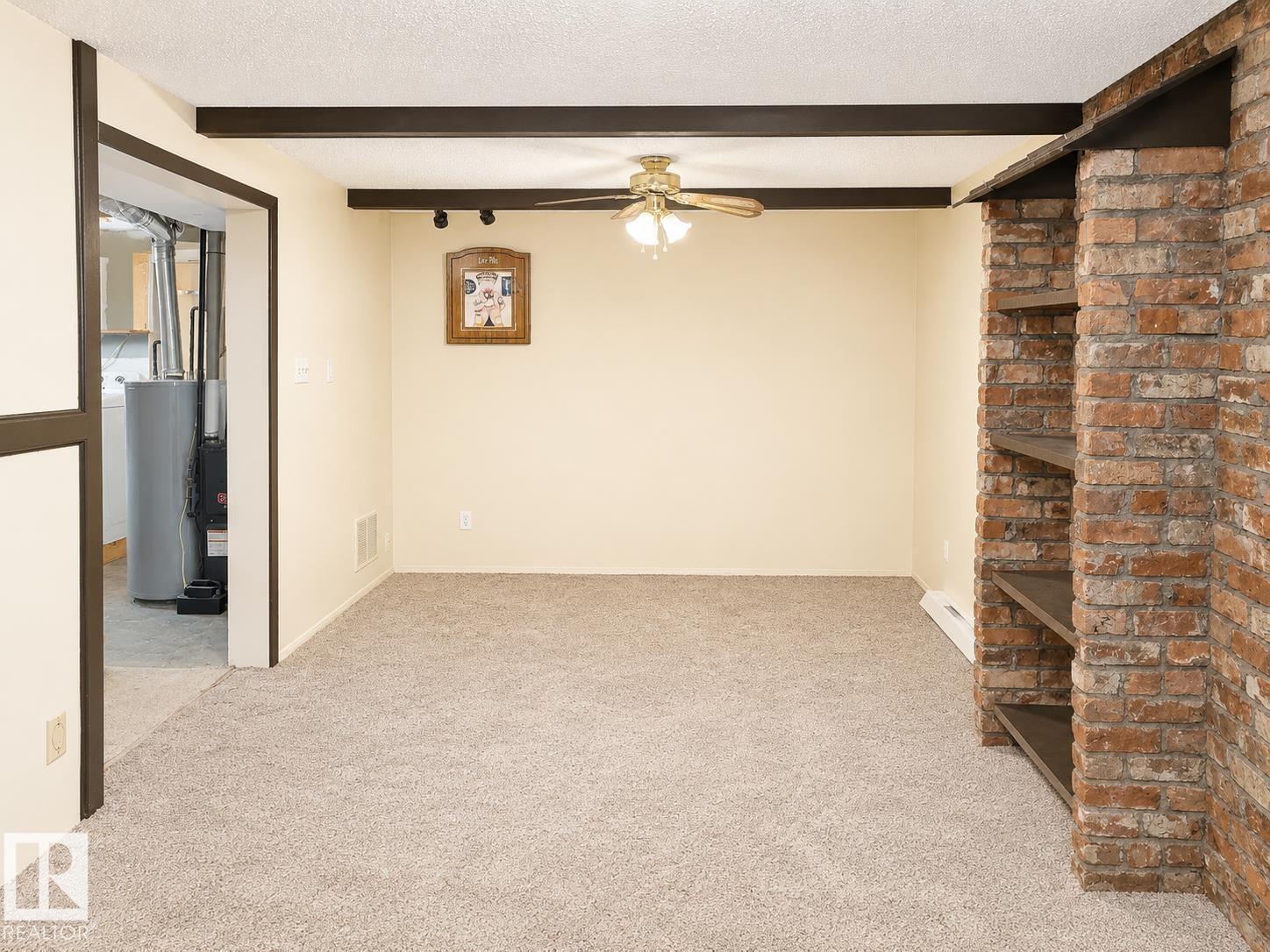 8712 162 ST NW - 10